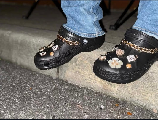 ✨ Crocs Black Edition – Noche de Glamour ✨